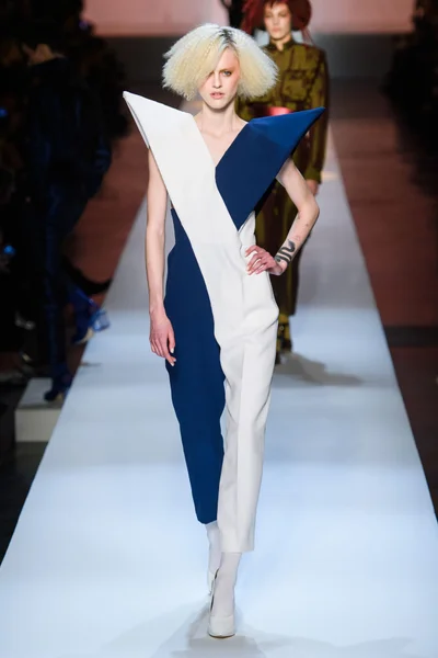Look 11